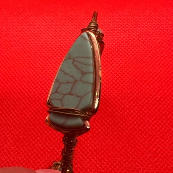 Vintage arrow head bracelet. Brass and turquoise costume bracelet - Picture 12 of 15